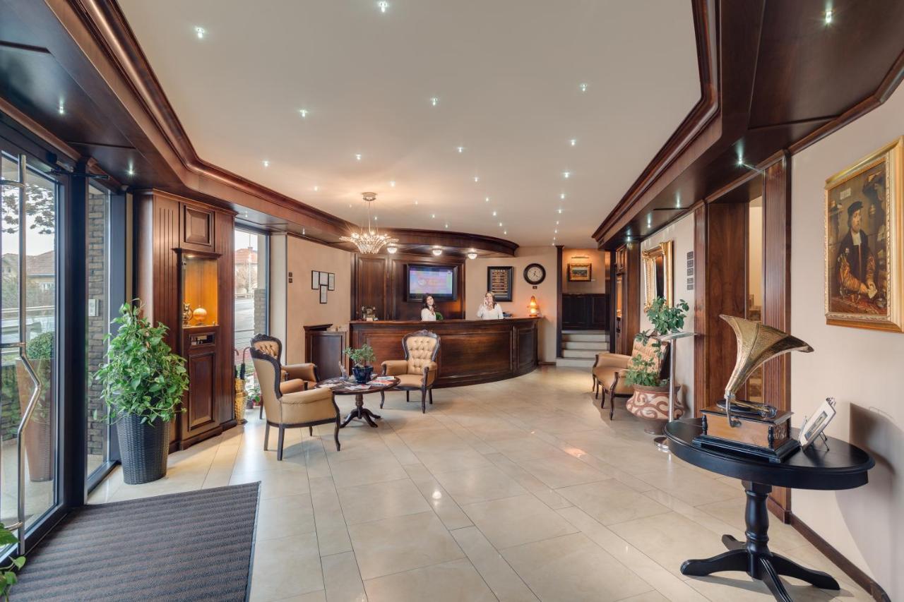 Hotel Meridian Kaloşvar Dış mekan fotoğraf