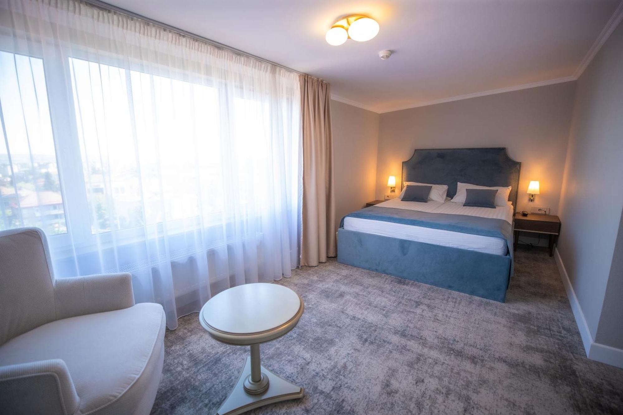 Hotel Meridian Kaloşvar Dış mekan fotoğraf