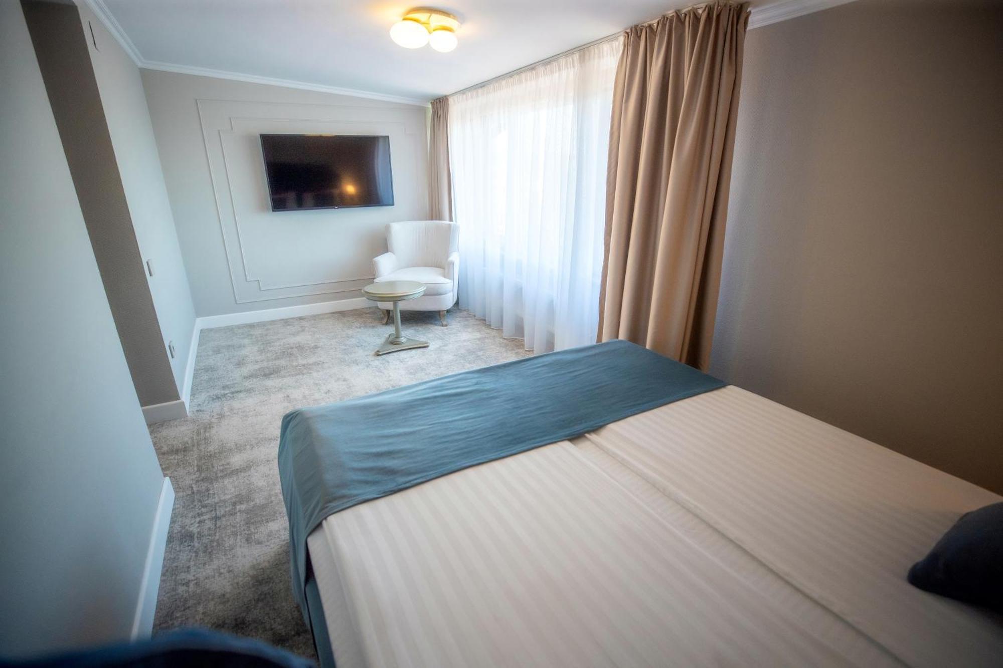Hotel Meridian Kaloşvar Dış mekan fotoğraf